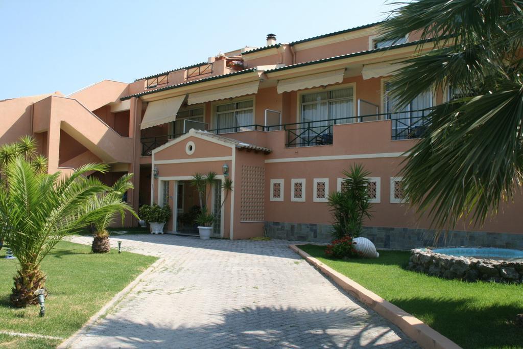 מסונגי Christina Hotel מראה חיצוני תמונה